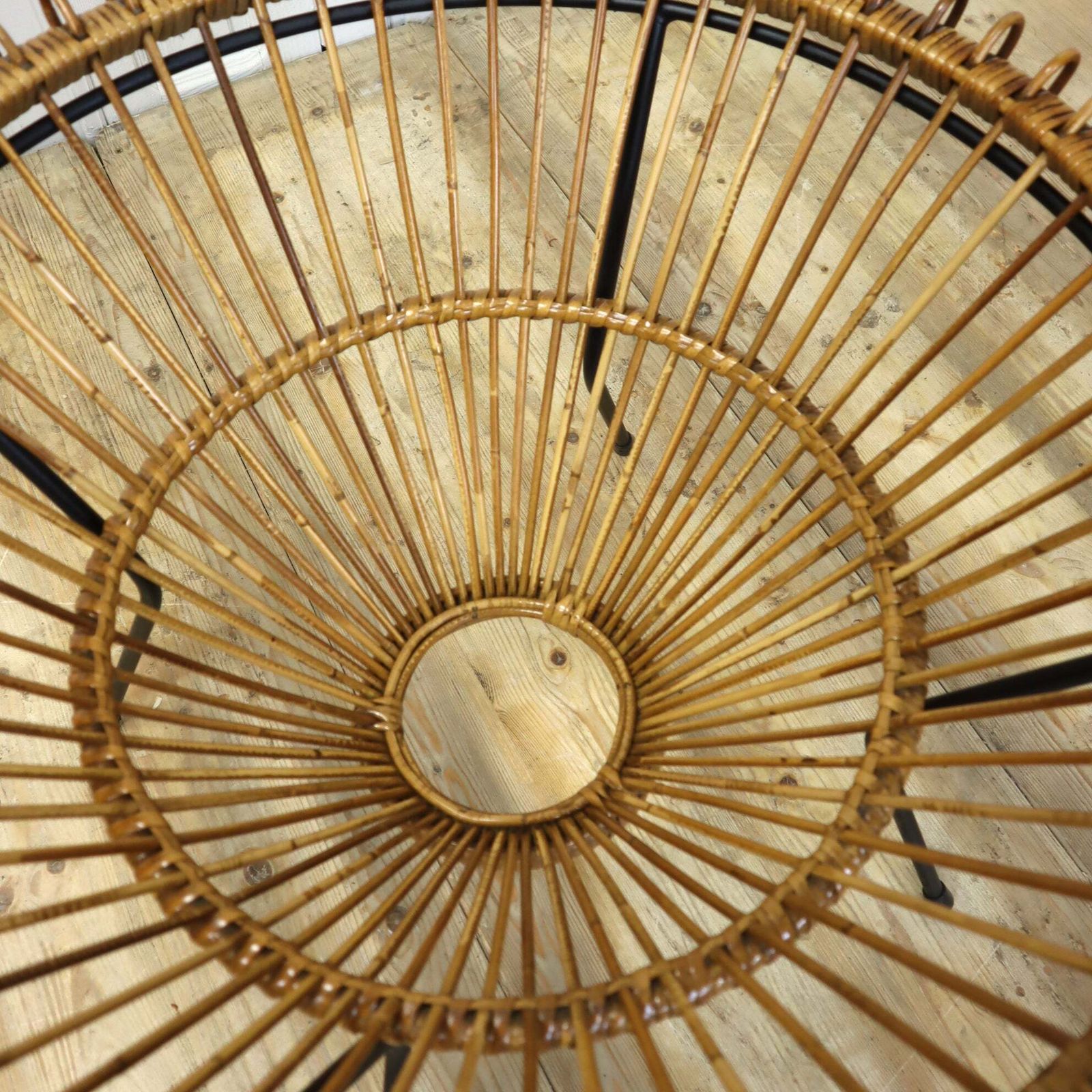 Mid Century Rattan Franco Albini Coffee Table. photo vinterior