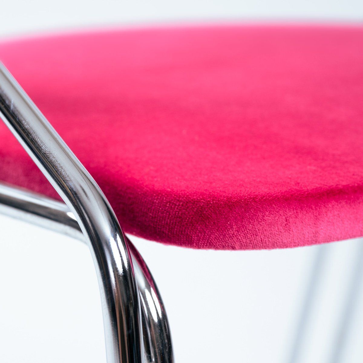 photo vintage Vintage Chrome Dining Chairs With Pink Velvet Seats, Italy, 1970s, Set Of 4