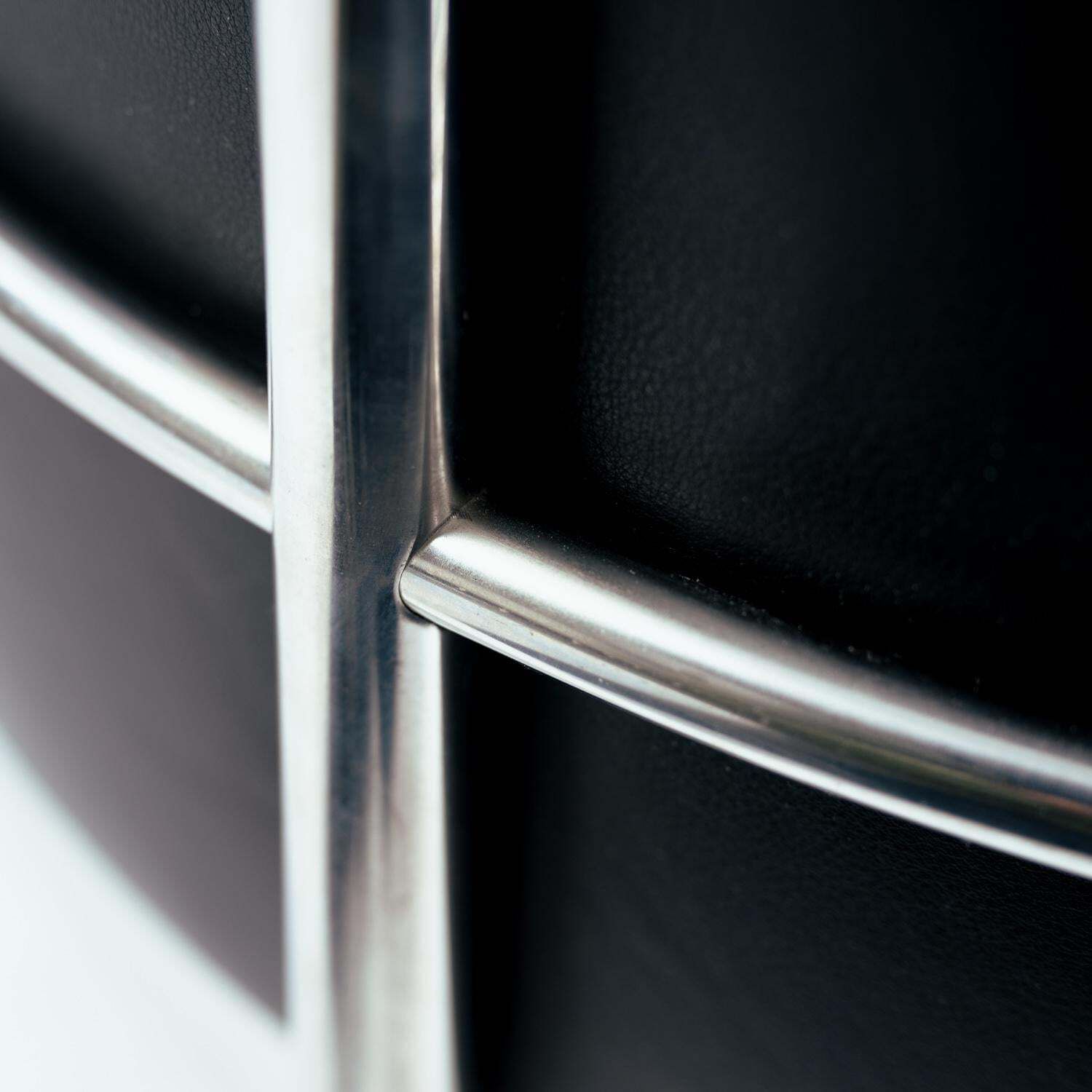 Zanotta Onda Black Round Leather Chrome Tubular Lounge Chair, Italy 1980s photo buy