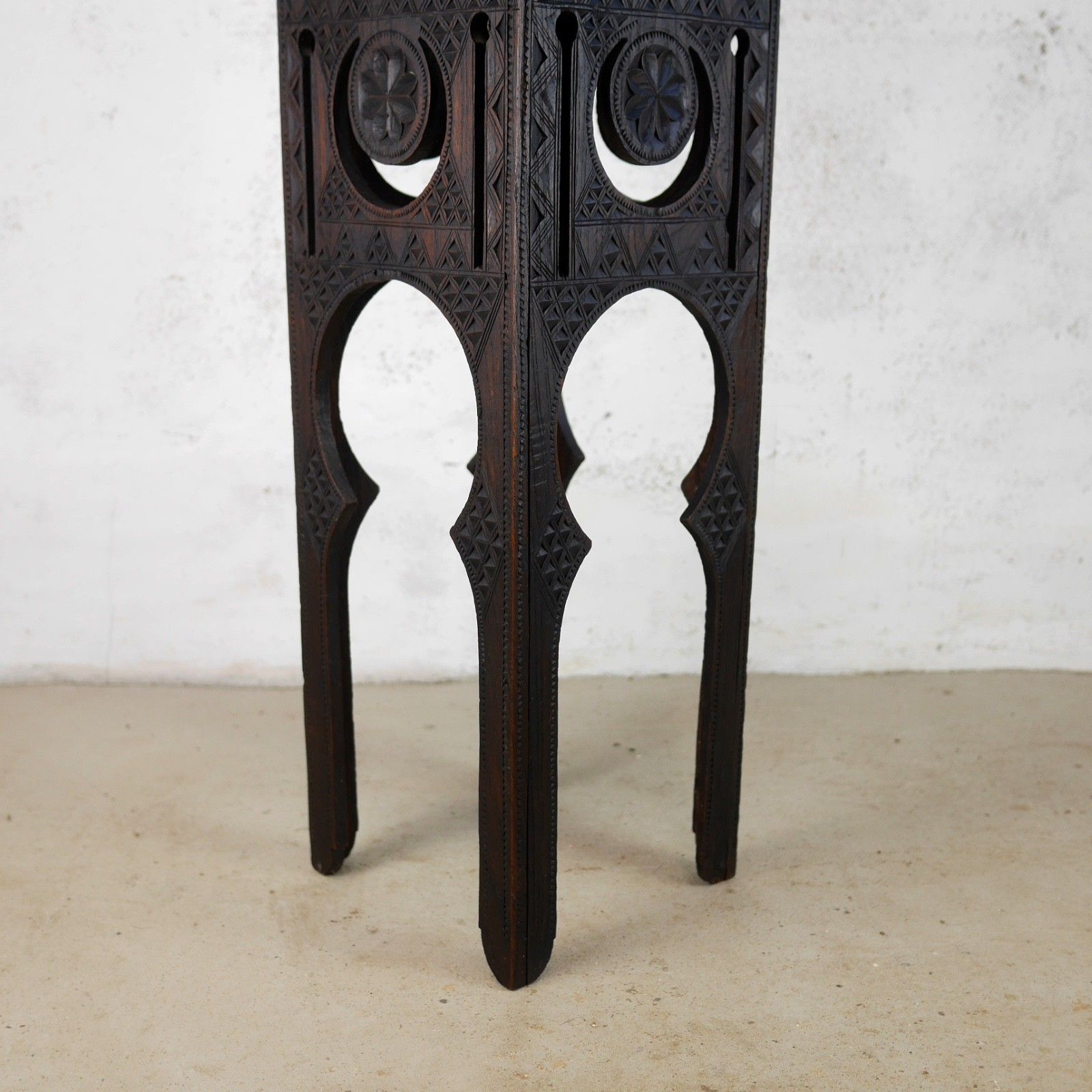 photo furniture Antique Arts & Crafts Carved Moorish Hard Dark Wood Lamp Side Table #103111