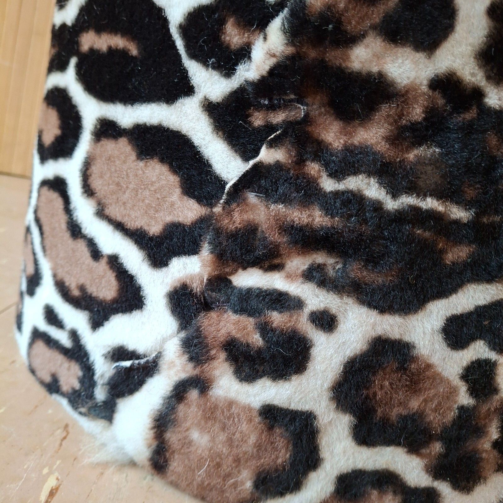 Fab Vintage Retro Handmade Pouffe Footstool W/ Storage Big Cat Printed Sheepskin photo 170.0