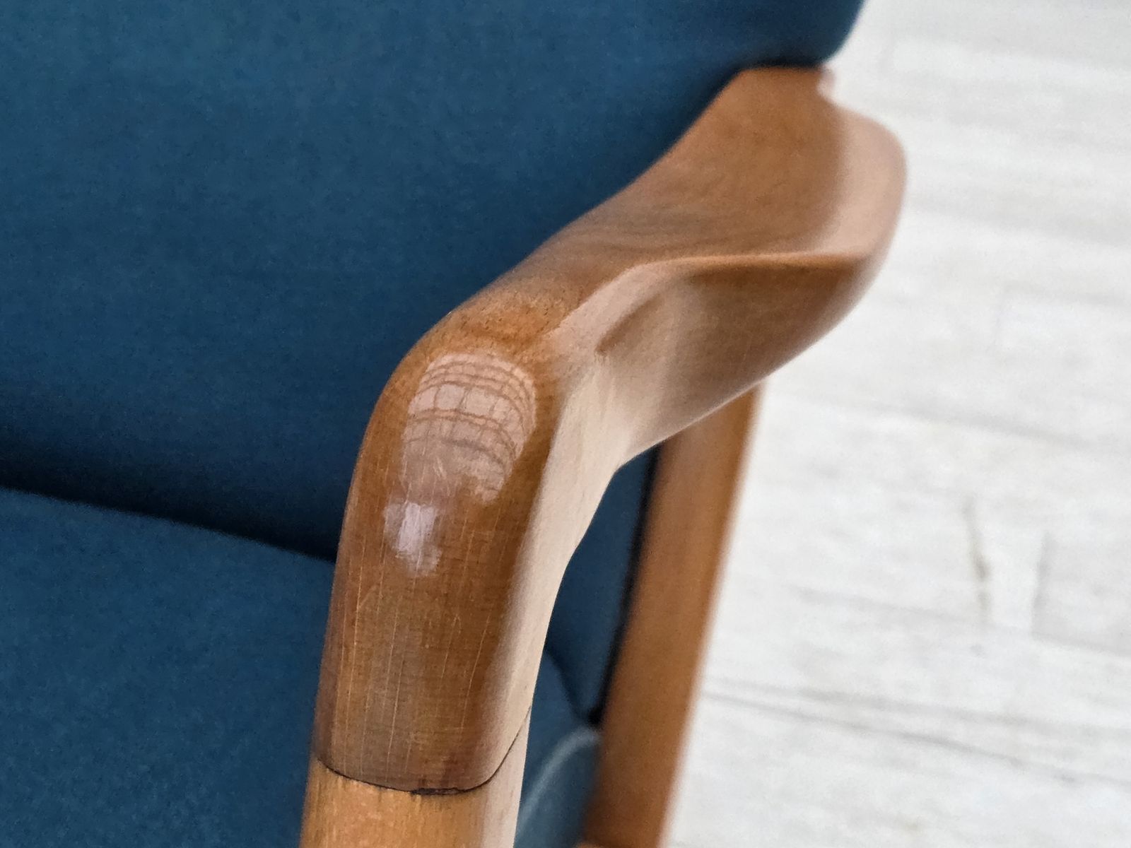 photo for sale Deense Fauteuil Van Fritz Hansen, Ca. Jaren 1970. Meubilairwol, Gelakt Beukenhout.