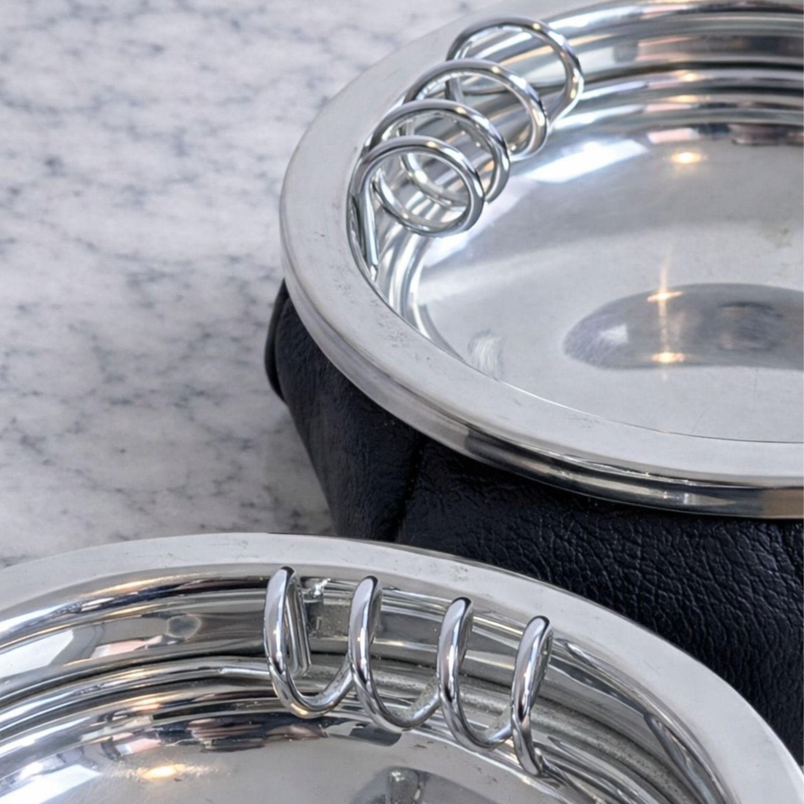 Pair Of 1970s Italian Ashtrays In Black Leather And Metal photo 398.0