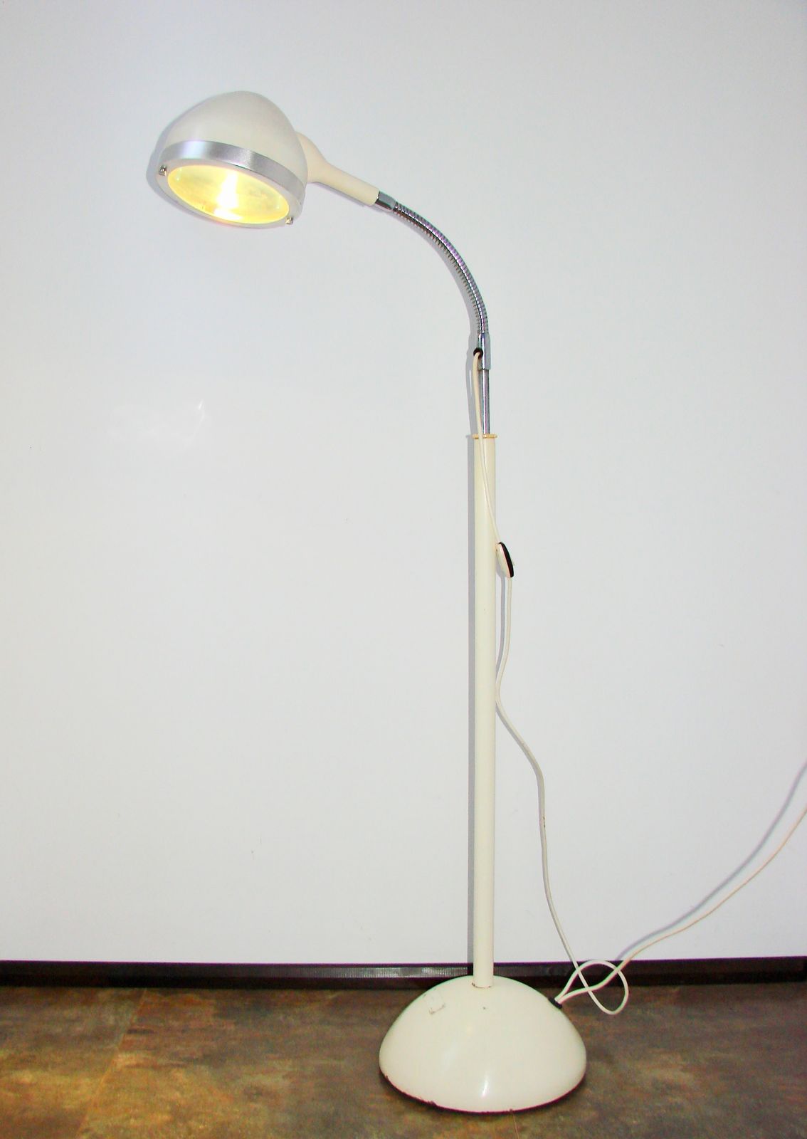 Medische Vloerlamp, Jaren 1970, Loftstijl – Metaal, Verstelbaar photo furniture
