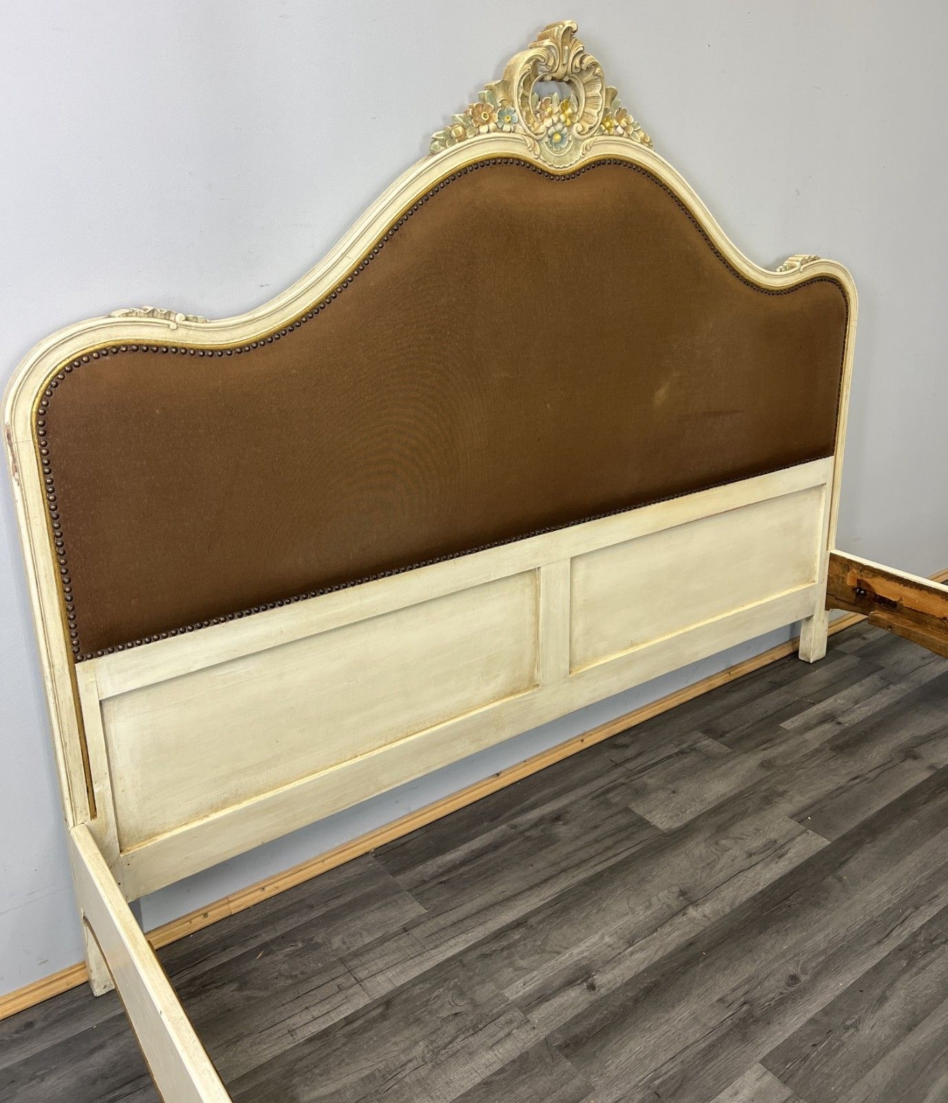 photo vinterior Bed Vintage French Shabby Chic Upholstered King Size Bed Frame Lot 4816