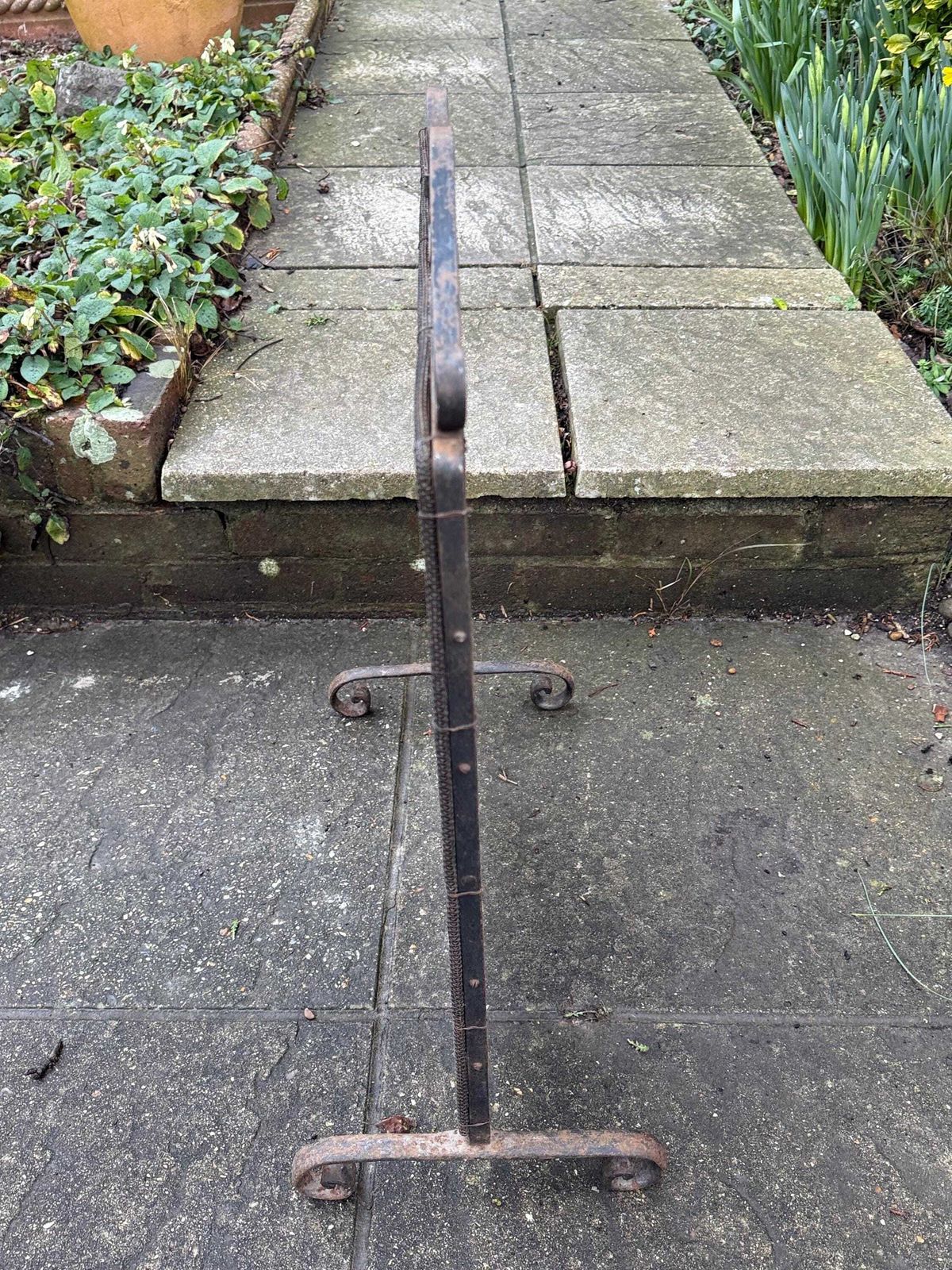 photo vintage Antique Wrought Iron Fire Screen Victorian Scrollwork Fireplace Spark Guard