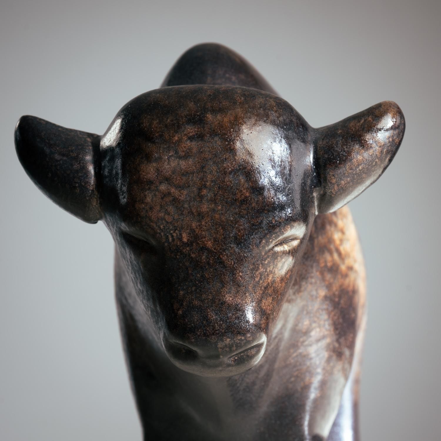 Brown Glazed Bull Sculpture By Ed Ruscha, 1970s Ceramic Art photo vinterior