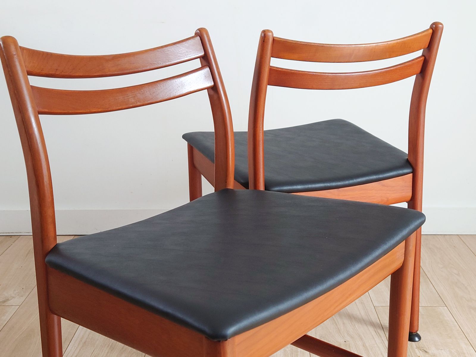 Mid Century Retro Dining Chairs photo vinterior