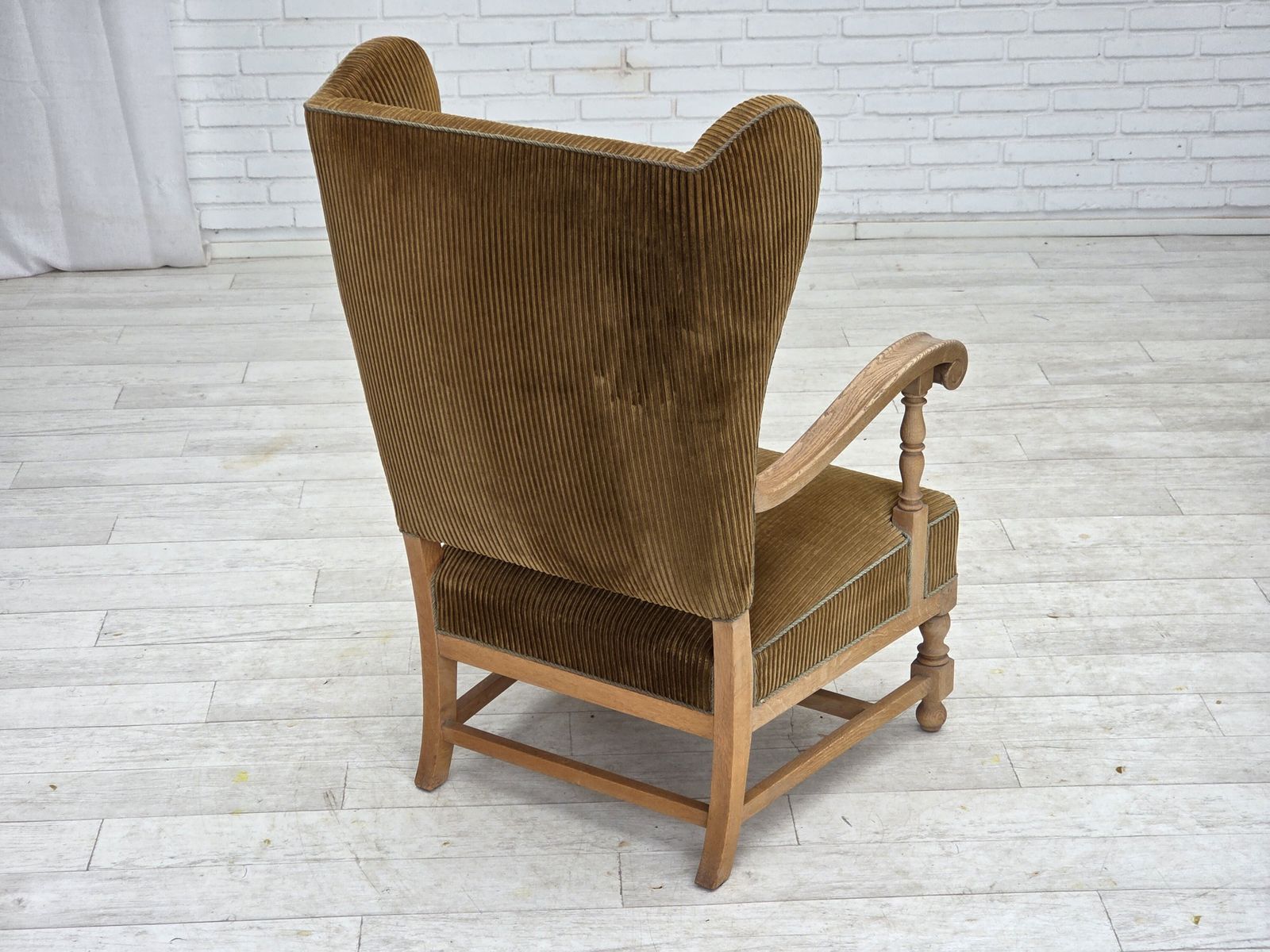 photo vinterior 1970s, Scandinavian Wingback, Highback Armchair, Furniture Corduroy, Carved Oak Wood.