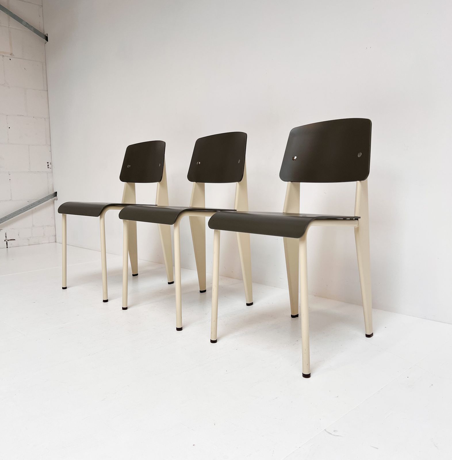 Vitra Standard Chair By Jean Prouvé (Per Piece), 2019 photo 580.0