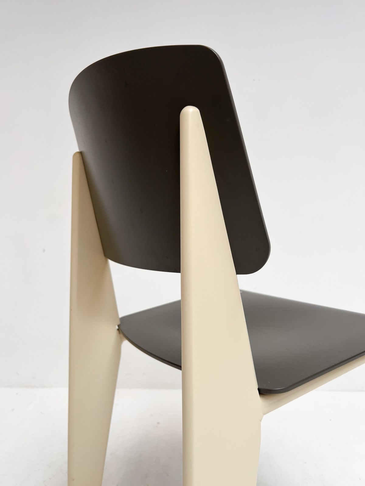 photo vinterior Vitra Standard Chair By Jean Prouvé (Per Piece), 2019