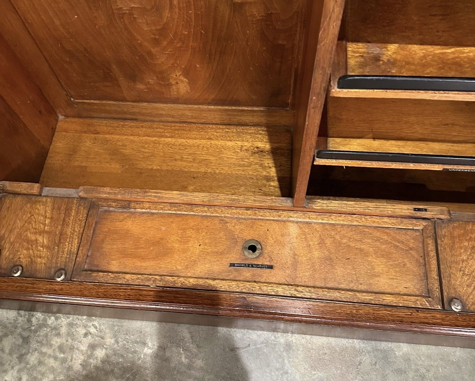 photo vintage Mahogany Compactum Wardrobe, 1920s