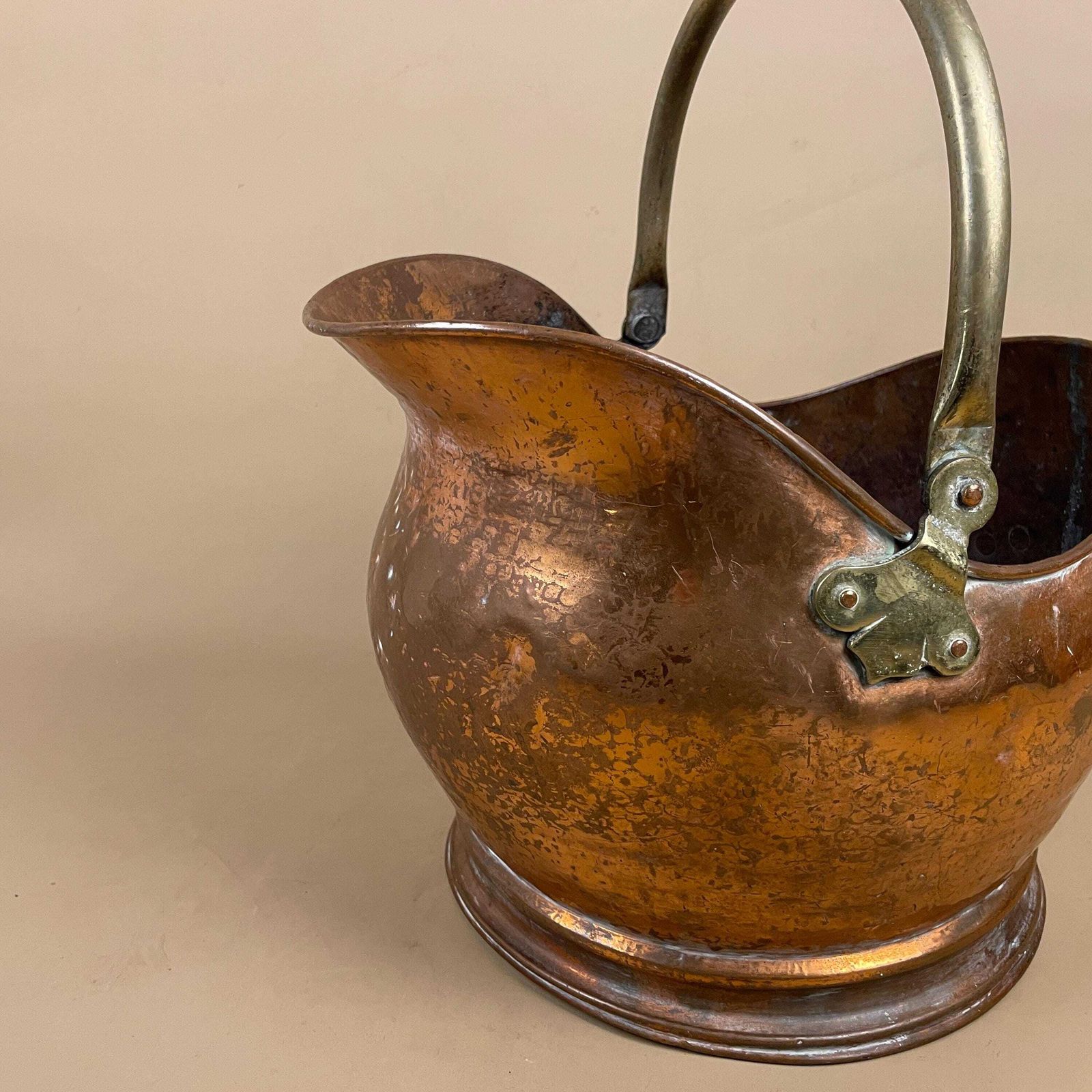 Antique Metal Copper Coal Bucket Gold Brass Handle Fireside Fire Side Scuttle Log Helmet Farmhouse Cottage Shovel Vintage Fireplace Logs photo vintage
