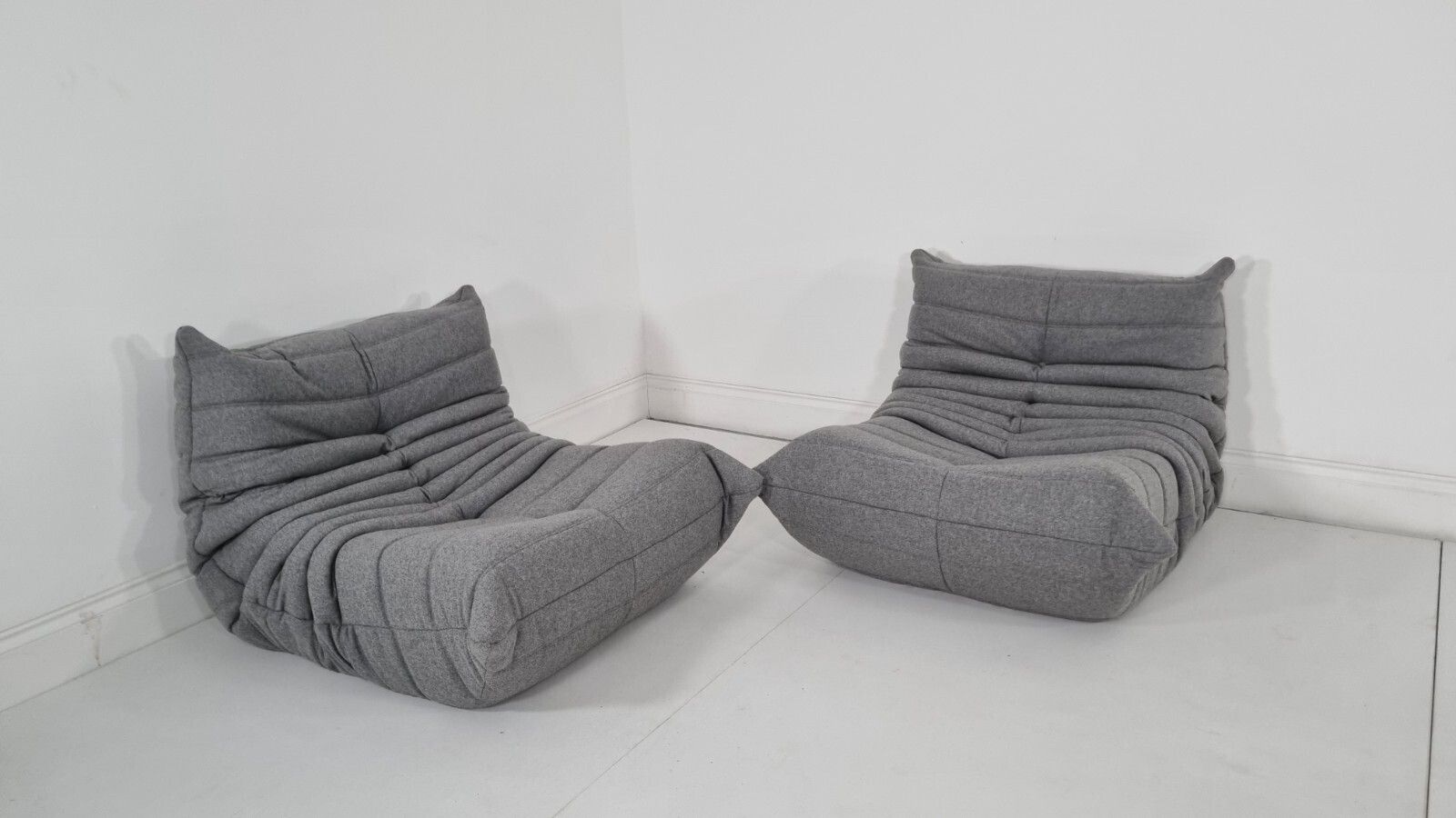 photo vintage Ligne Roset Pair Of Togo Chairs In Grey Wool Immaculate