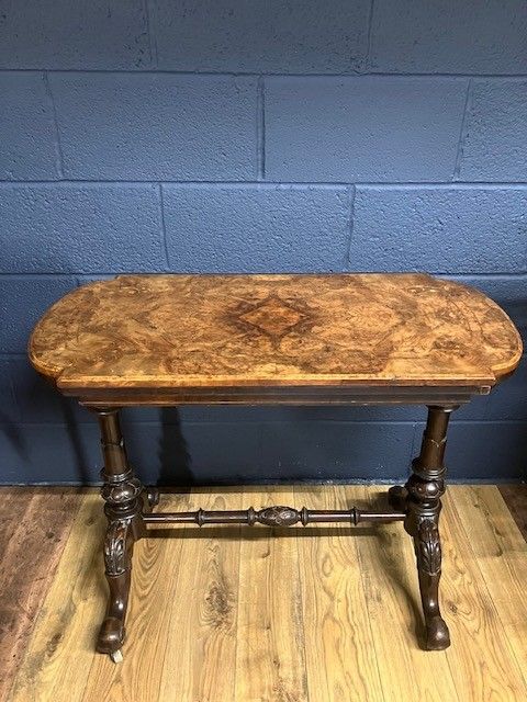 Victorian Antique Card / Games Table In Burr Walnut