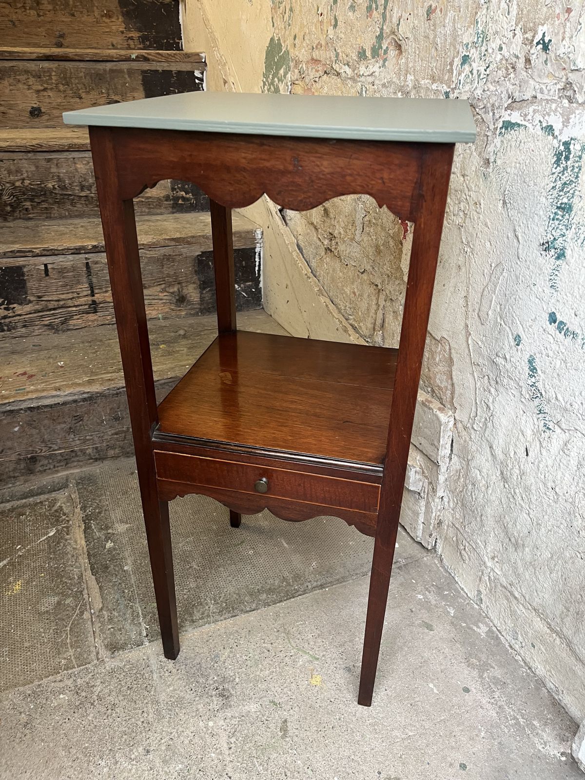 Georgian Mahogany Nightstand/Bedside Table With Drawer