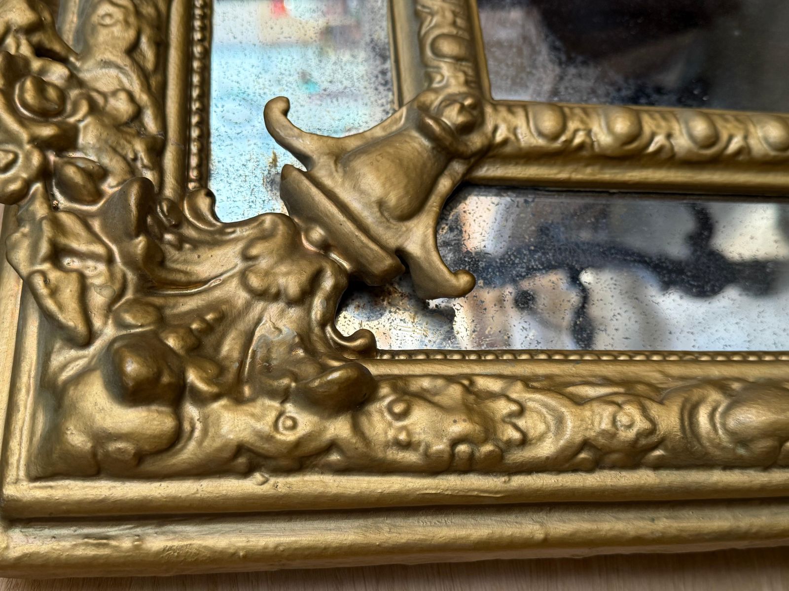 Miroir rectangulaire vertical doré à décor floral, France, XXe siècle photo 2395.0
