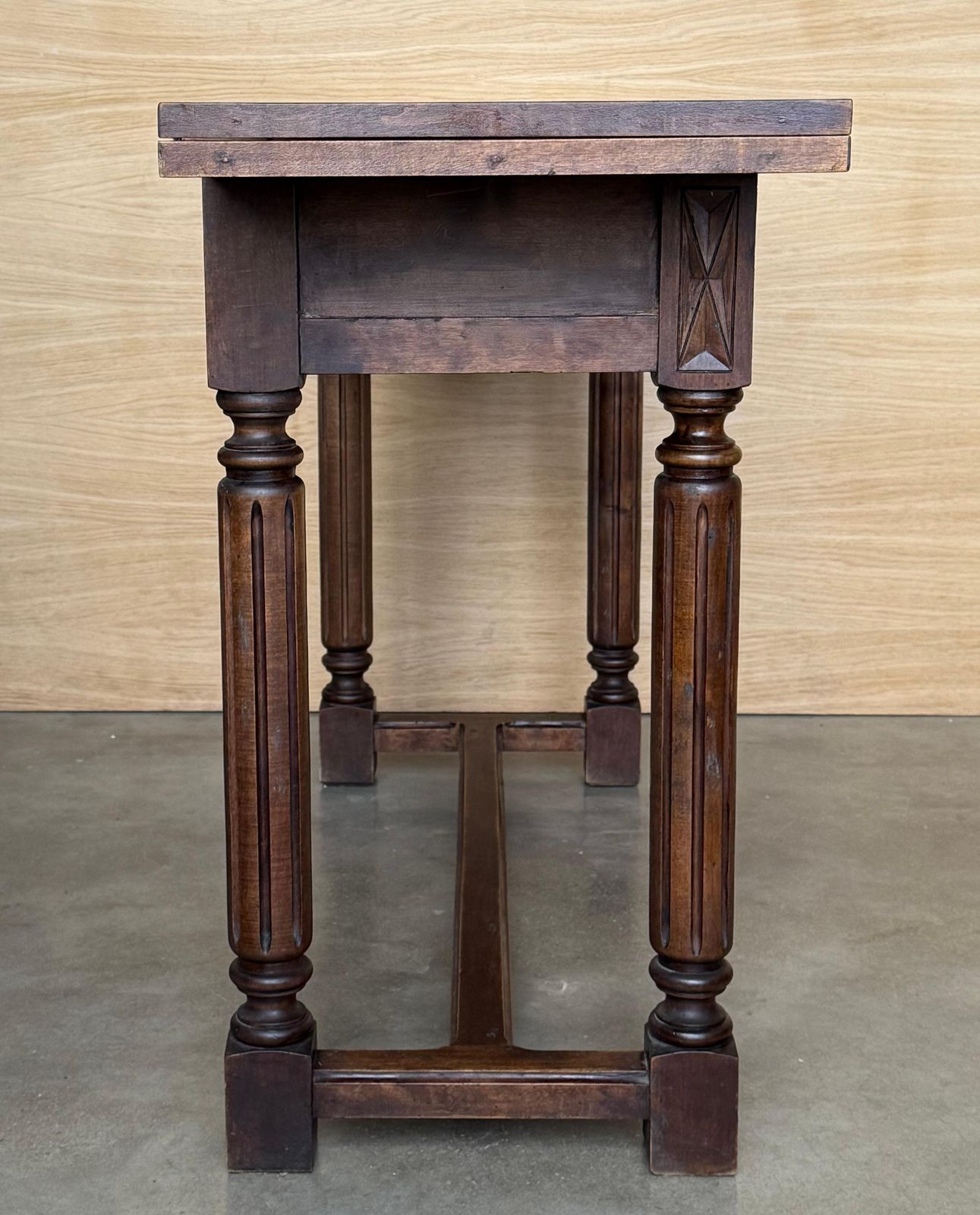 Table console espagnole du XXe siècle à abattant, avec entretoise en bois photo 2857.0