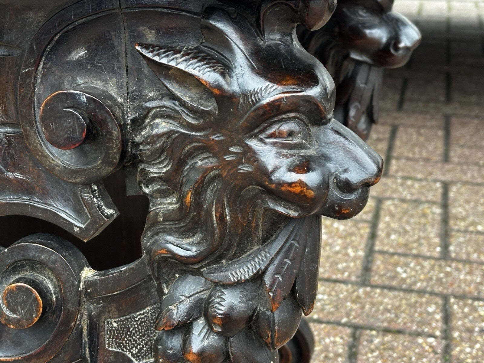 Victorian Italian Carved Walnut Low Lamp / Side Table. Superb Quality. photo Furniture