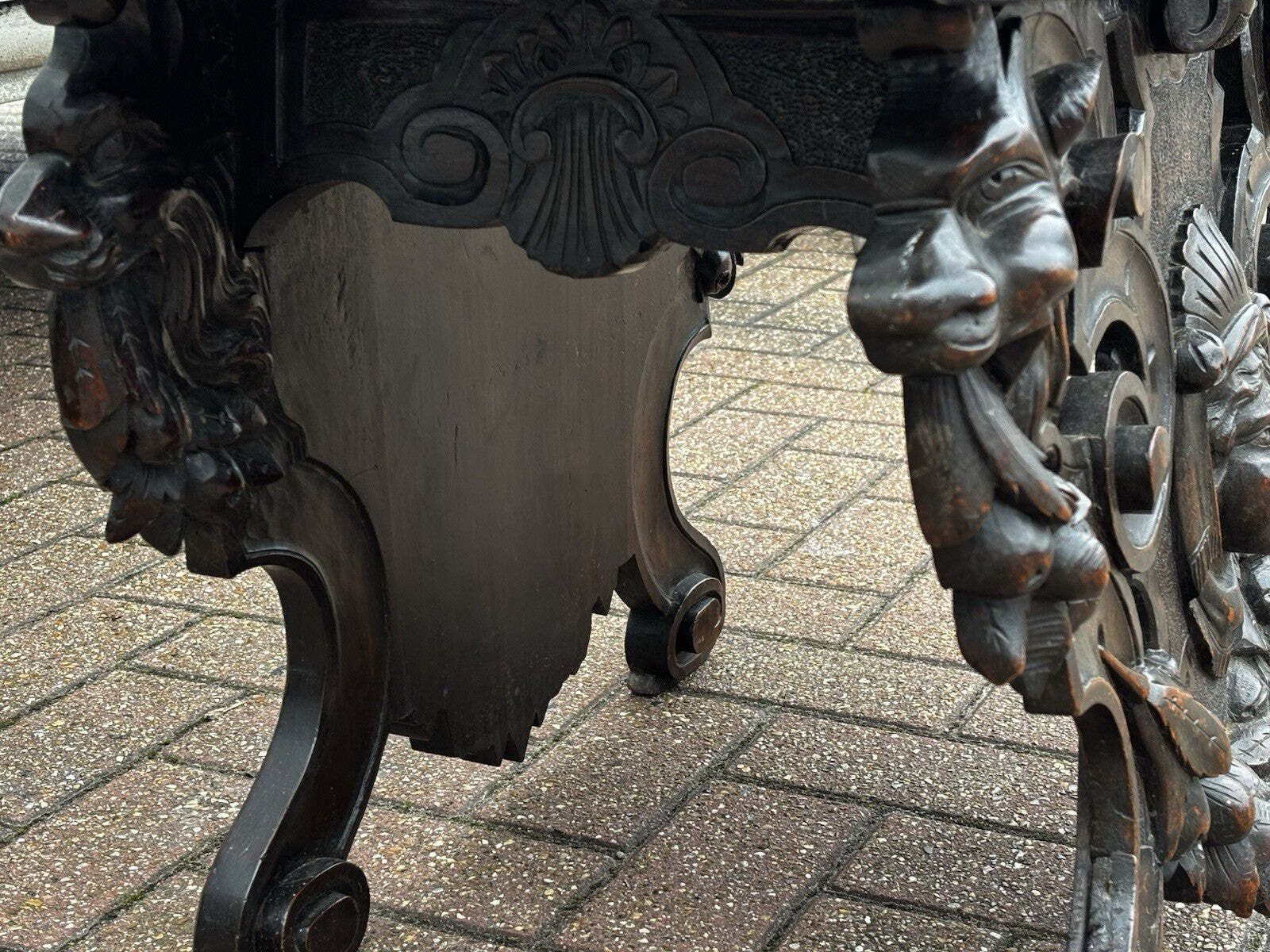 Victorian Italian Carved Walnut Low Lamp / Side Table. Superb Quality. photo buy