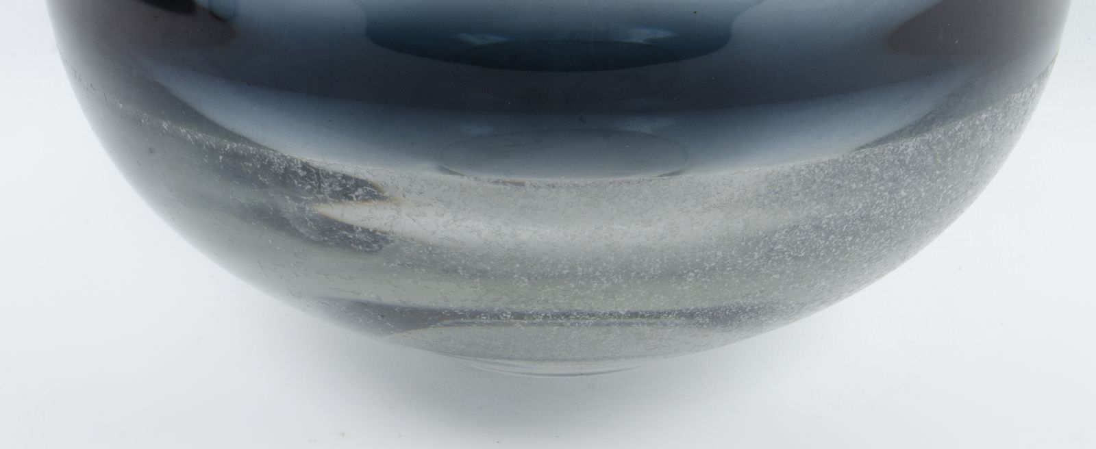 1960s Scandinavian Modern Blue Tinted Art Glass Decorative Bowl By Timo Sarpaneva, Finland photo vinterior