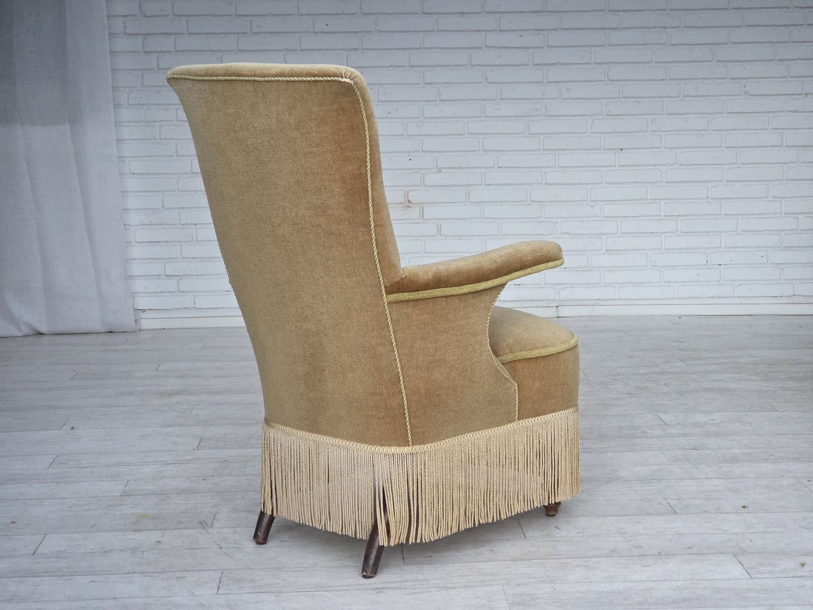 Ca. Jaren 1950, Deense Fauteuil, Meubelvelours, Essenhout Poten. photo vinterior