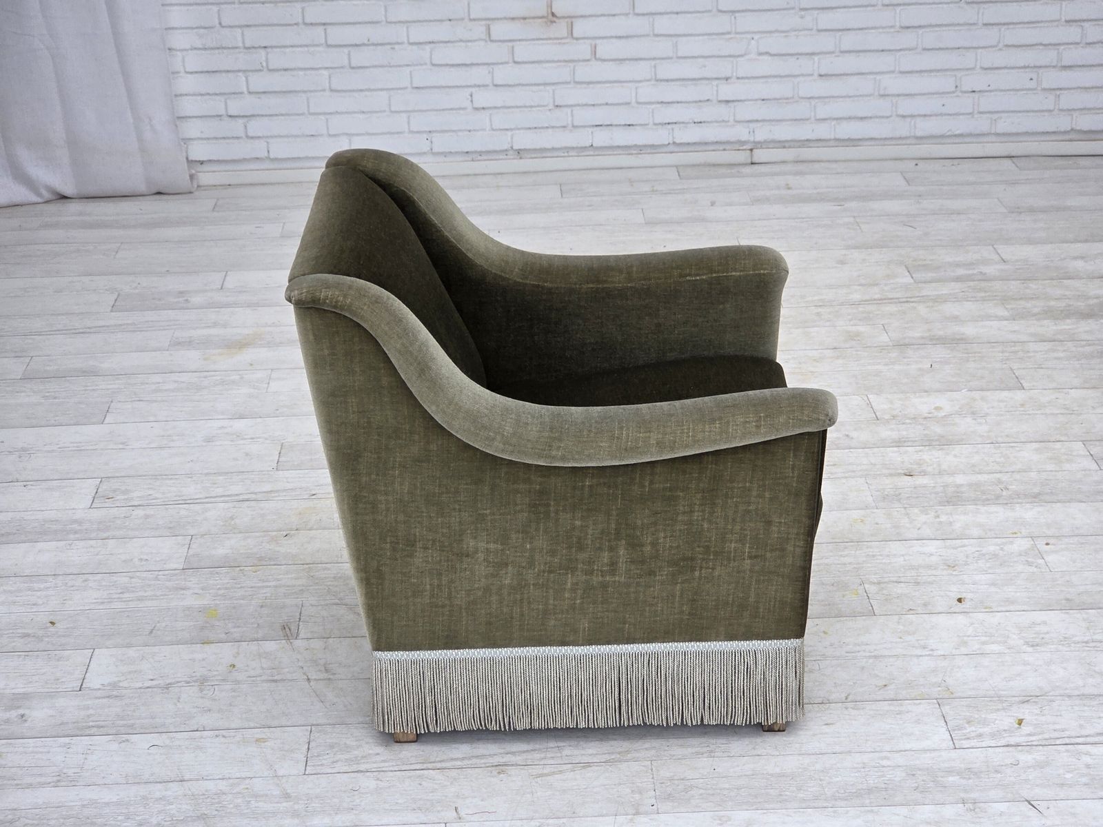 Meubels Ca. Jaren 1970, Deense Fauteuil, Groen Meubelvelours, Beukenhout. photo