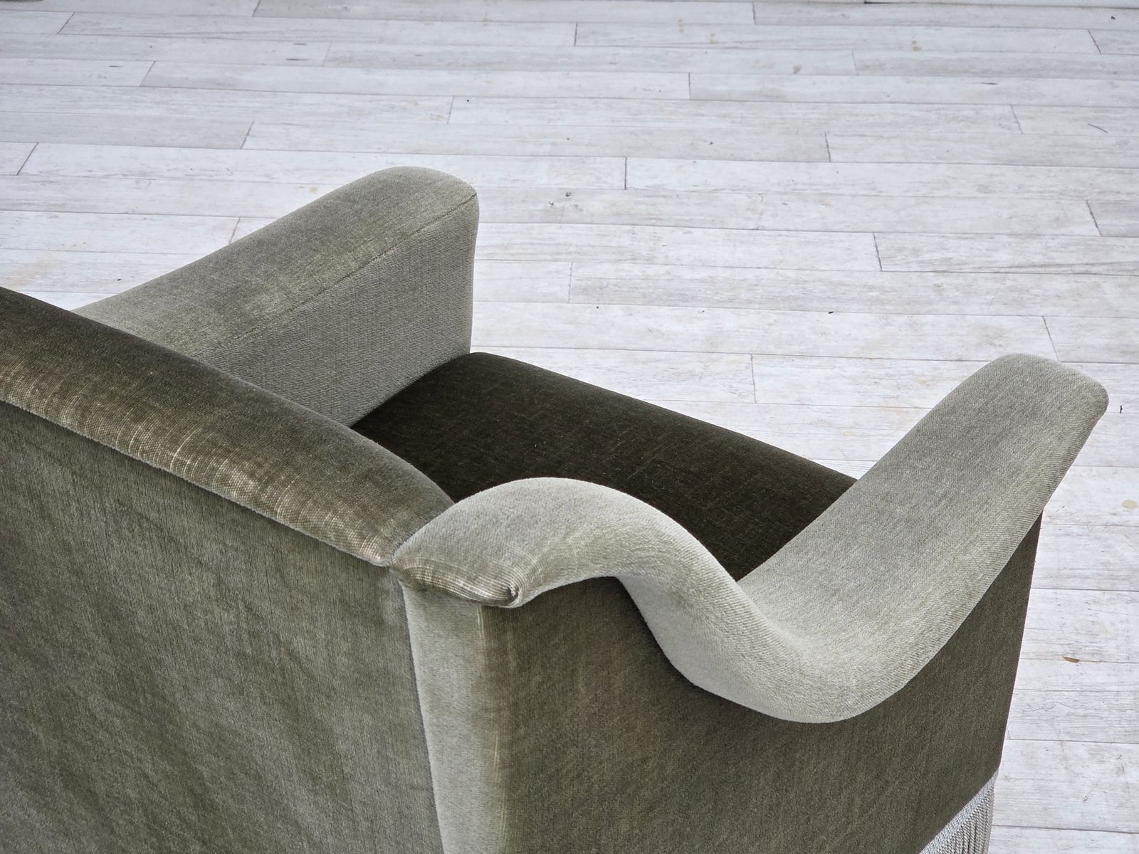photo buy Ca. Jaren 1970, Deense Fauteuil, Groen Meubelvelours, Beukenhout.