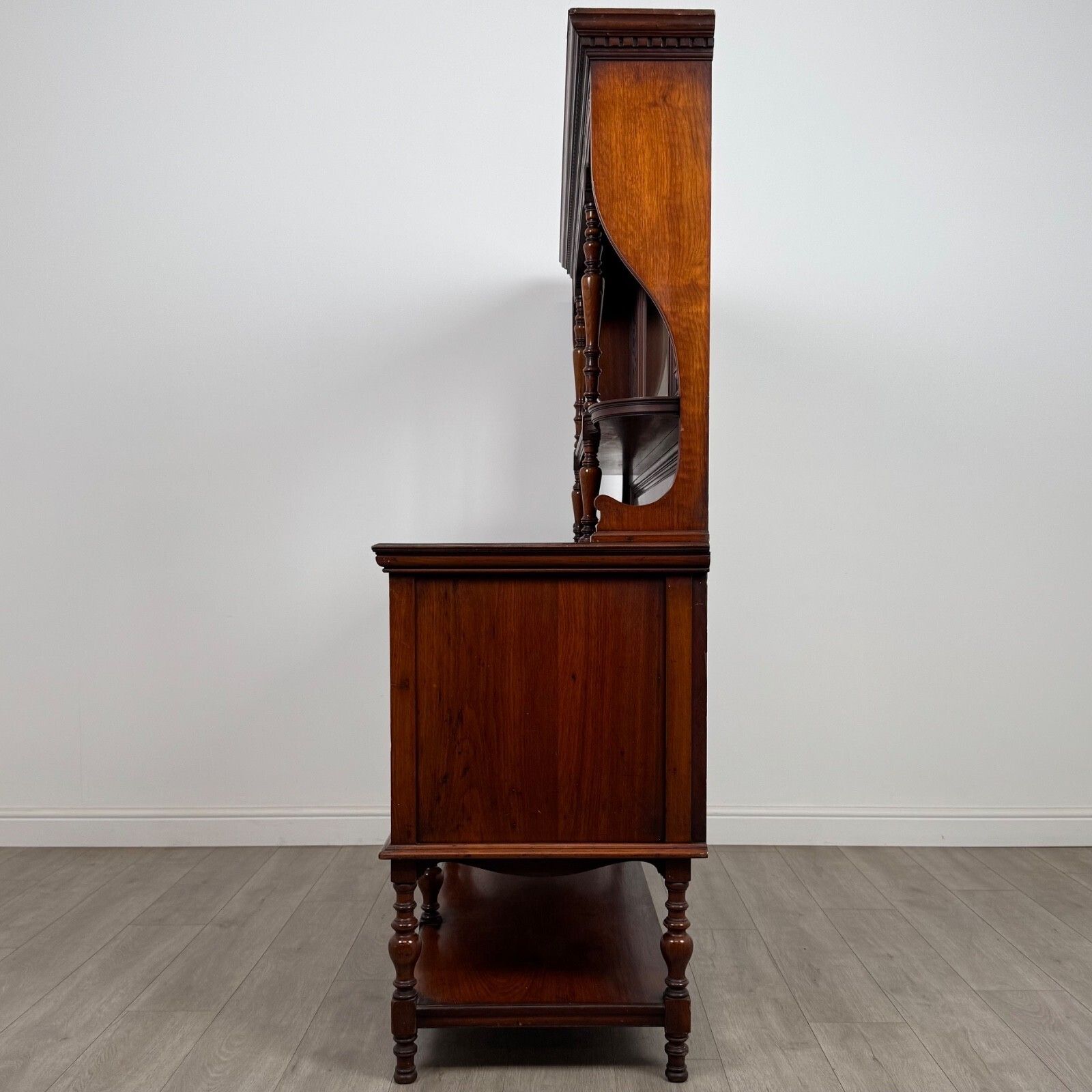 Antique 20th Century Fine Quality Sideboard In Walnut photo Furniture