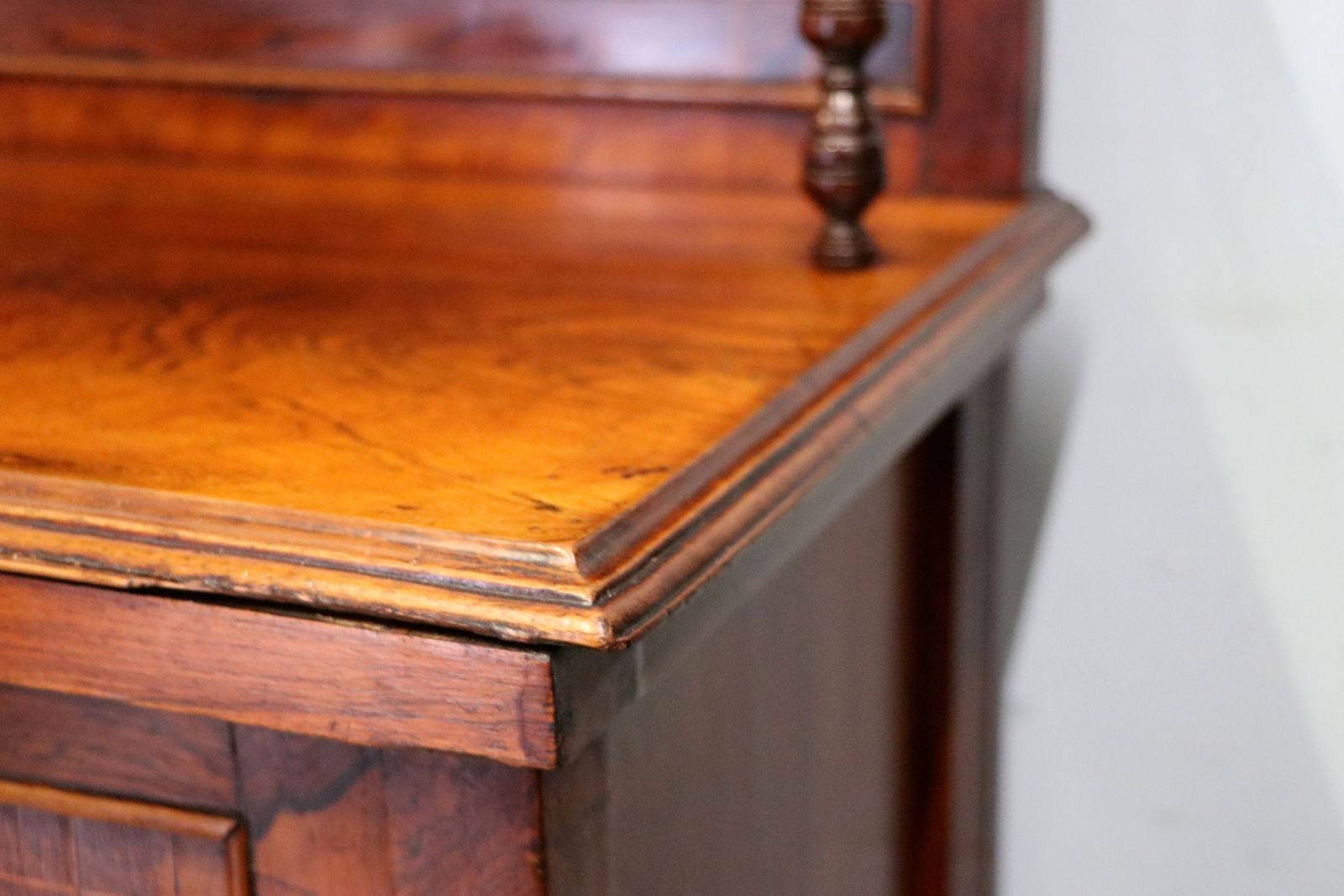 photo vintage A Lovely Late 19th Century Hardwood And Inlaid Former Sheet Music Cabinet.