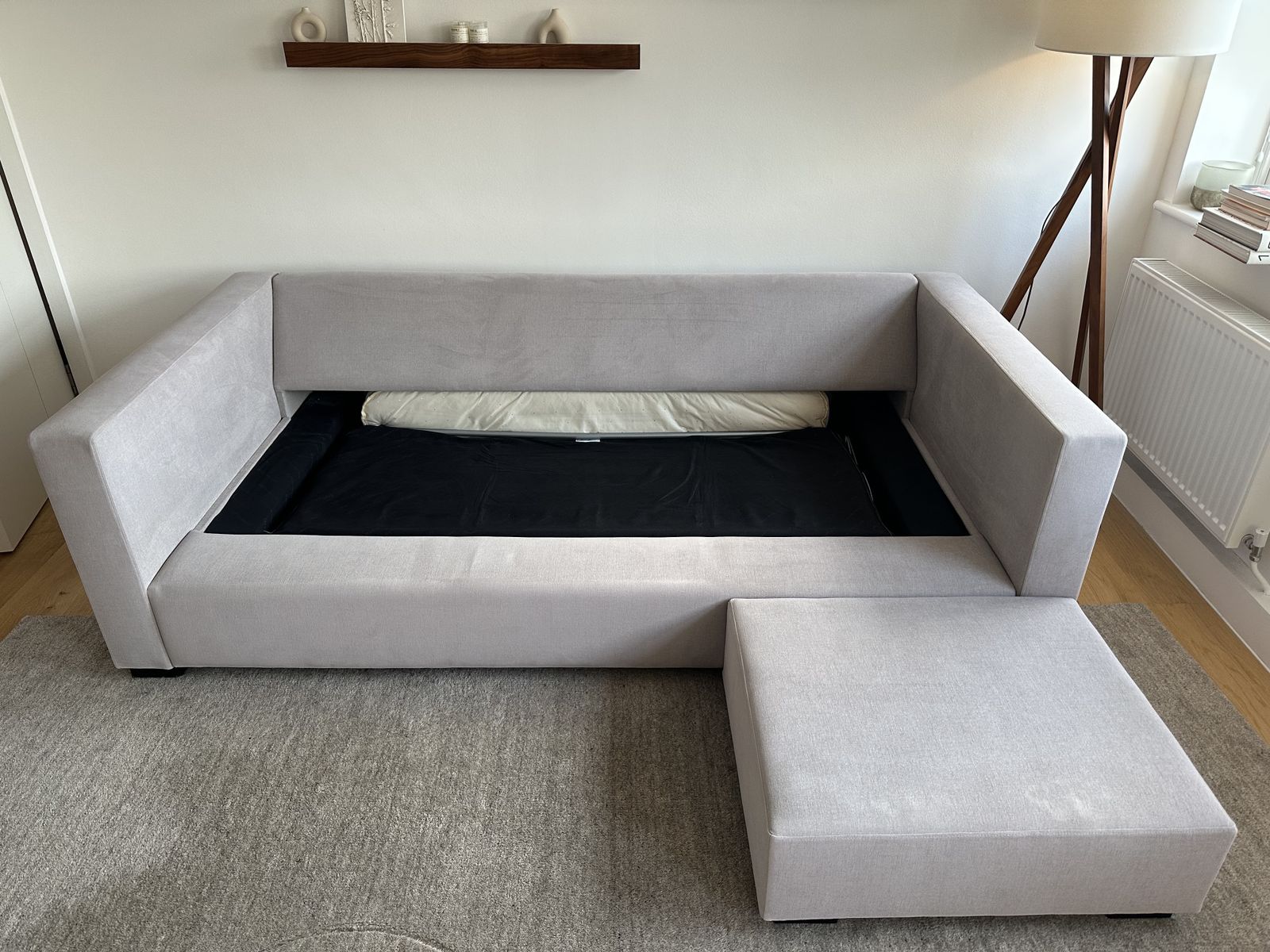 Raft Manhattan 4 Seater Chaise Sofa – Silver Performance Fabric, Reversible Chaise, 227cm Sleeping Length (Photo Included) photo for sale