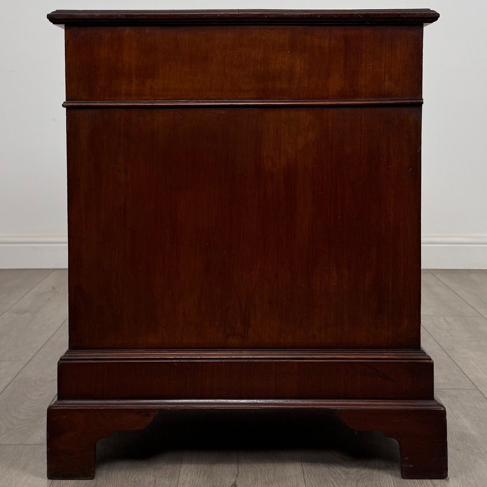 Antique 19th Century Fine Quality Pedestal Desk In Mahogany photo for sale