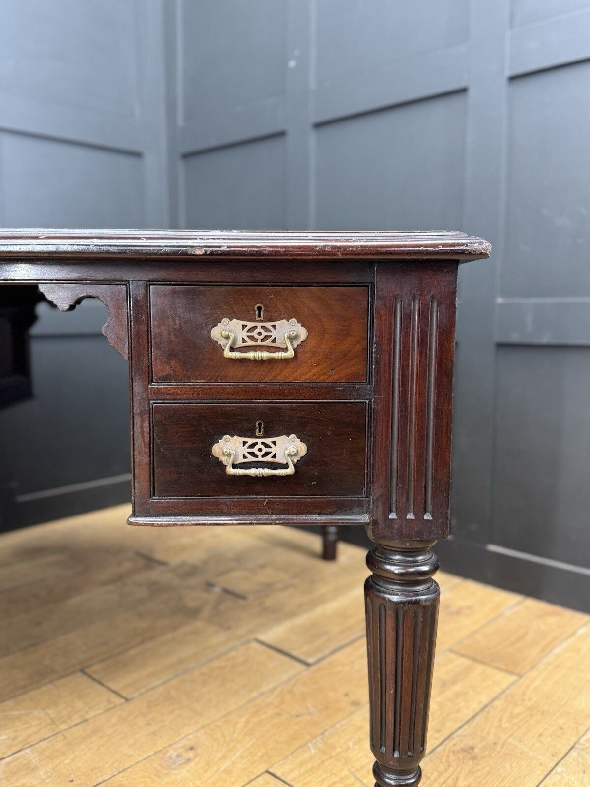 Antique Mahogany Partners Desk – Leather Top, Drawers Both Sides / Office Study photo vinterior