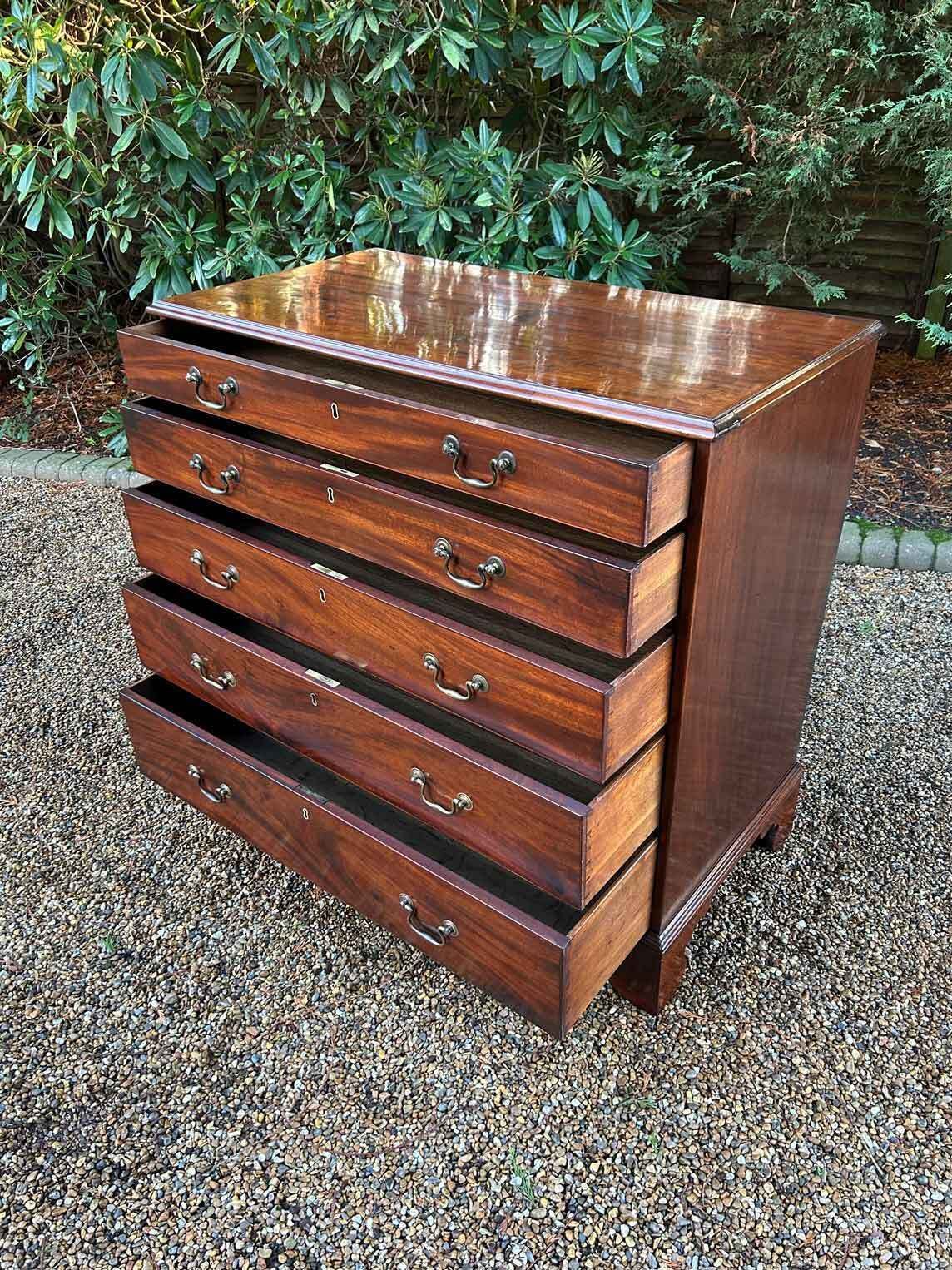 18th Century Georgian Mahogany Chest Of Drawers photo vinterior