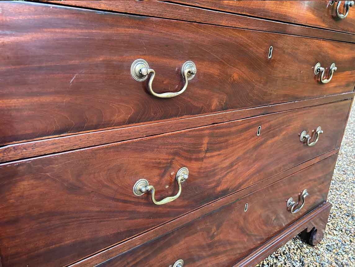 photo furniture 18th Century Georgian Mahogany Chest Of Drawers