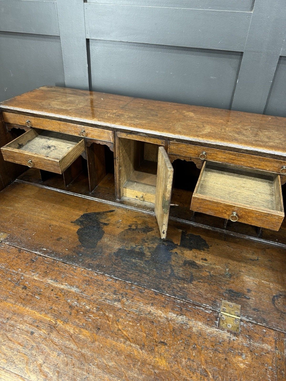 photo vinterior Georgian Oak Bureau Desk / Writing Desk / Sideboard Chest Of Drawers
