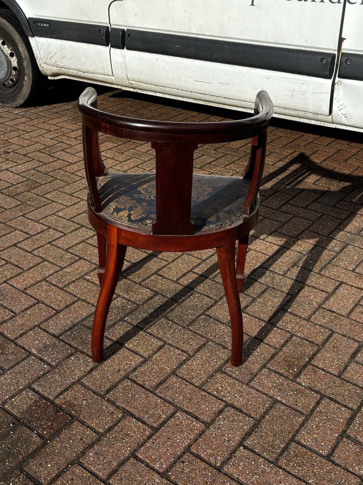 photo vintage Edwardian Set Of 4 Mahogany Hotel Foyer Chairs.