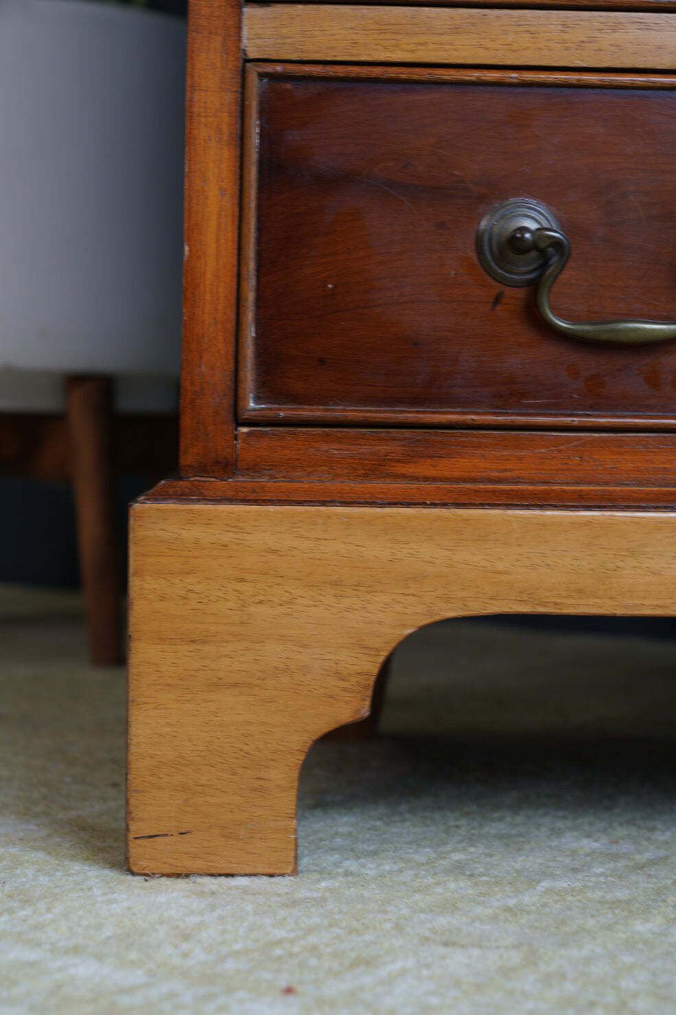 photo vinterior Antique Yew Wood Bureau — Georgian Style Elegance