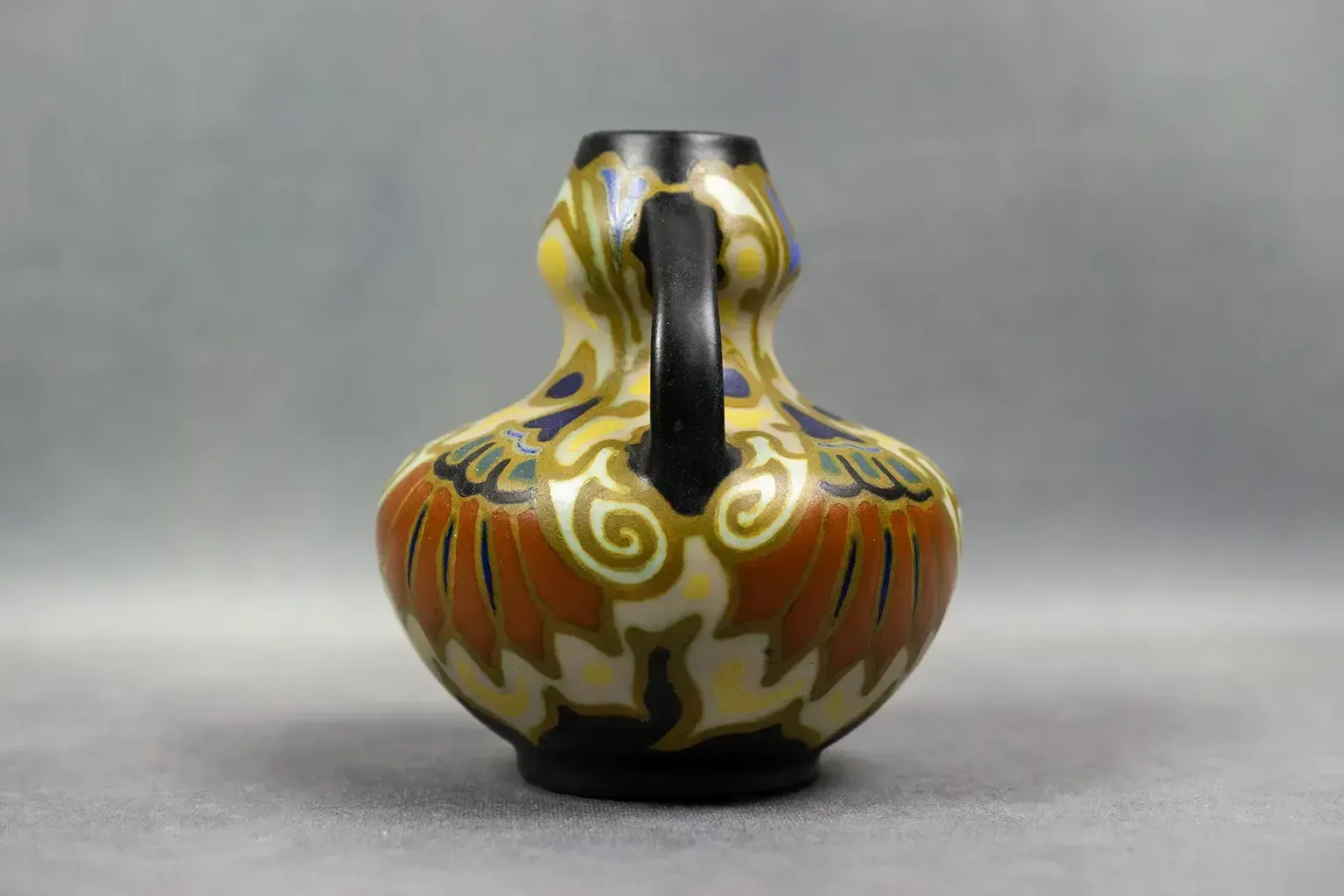 photo furniture Art Deco Vase With Two Handles In Polychrome Earthenware – Regina, Holland Gouda, Circa 1930