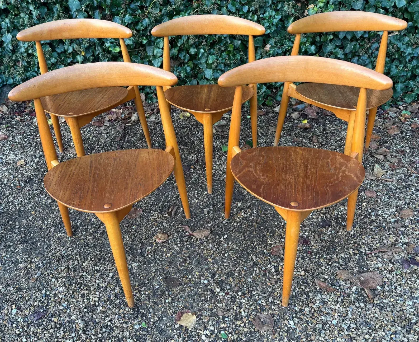 photo vintage Vintage Hans Wegner Heart Table & Six Chairs C.1955