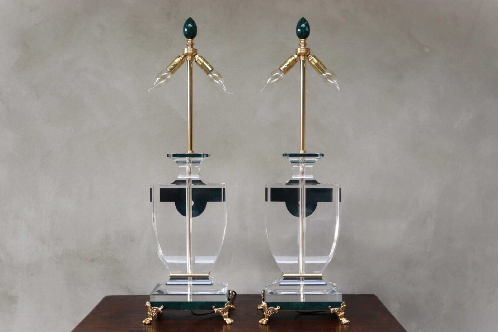 photo vintage Pair Of Neoclassical Lucite Table Lamps In The Manner Of Maison Jansen (St.)