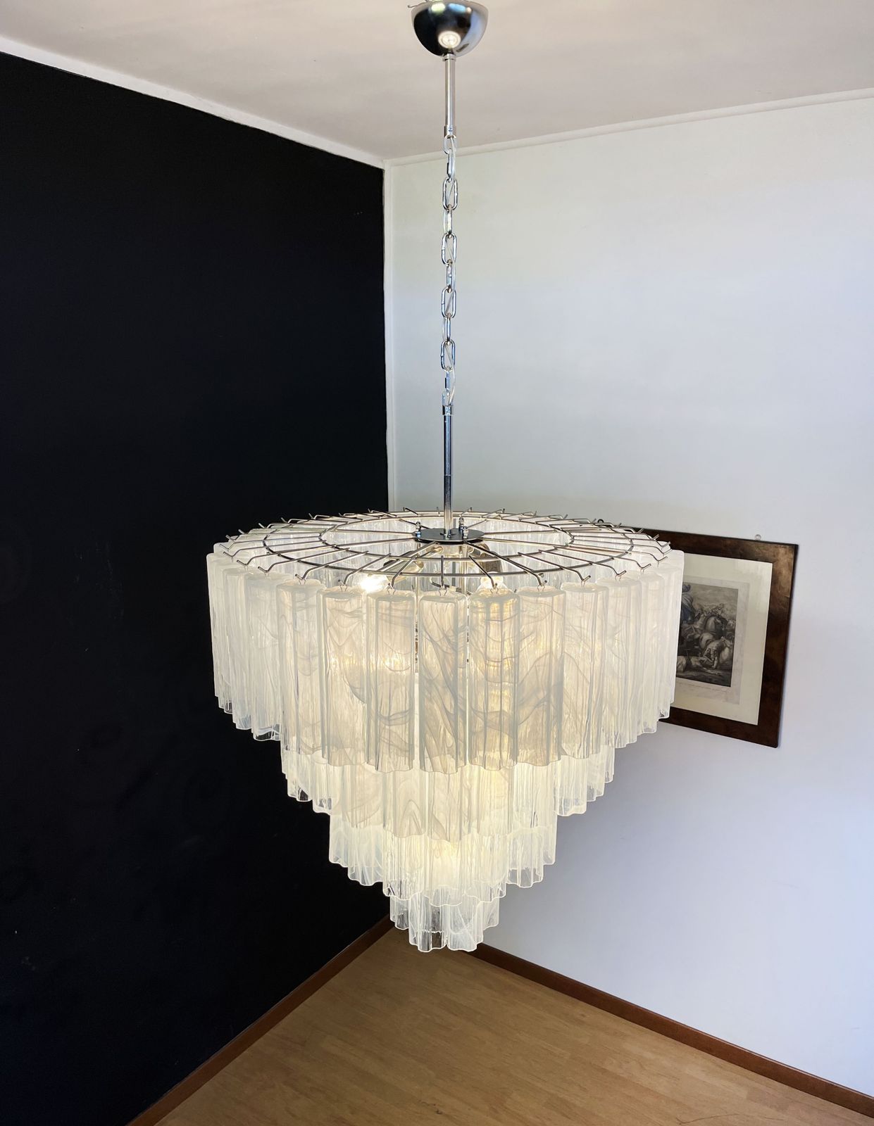 photo vintage Huge Vintage Murano Glass Tiered Chandelier   78 Alabaster White Glasses