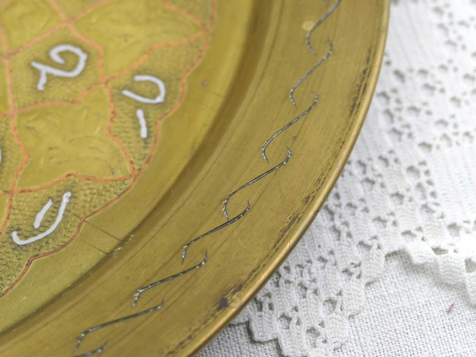 Antique Round Islamic Arabic Brass Tray With Inlayed Metal Pattern, Retro Moorish Engraved Gold Tone Platter From North Africa, Wall Charger photo vintage