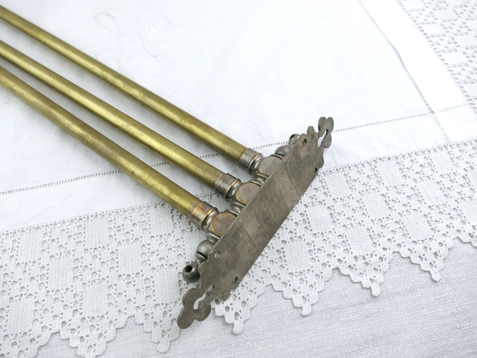 Grote Antieke Franse Draaibare Wandhanddoekhouder Met 3 Stangen, Met Gebruikssporen – Retro Badkameraccessoire Uit Frankrijk, Ook Geschikt Voor De Keuken photo 155.0