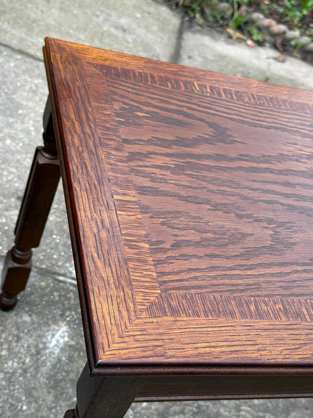 134.0 Top Quality 1980s Side Table With Attractive Veneered Detail And Neo Traditional Turned Legs photo