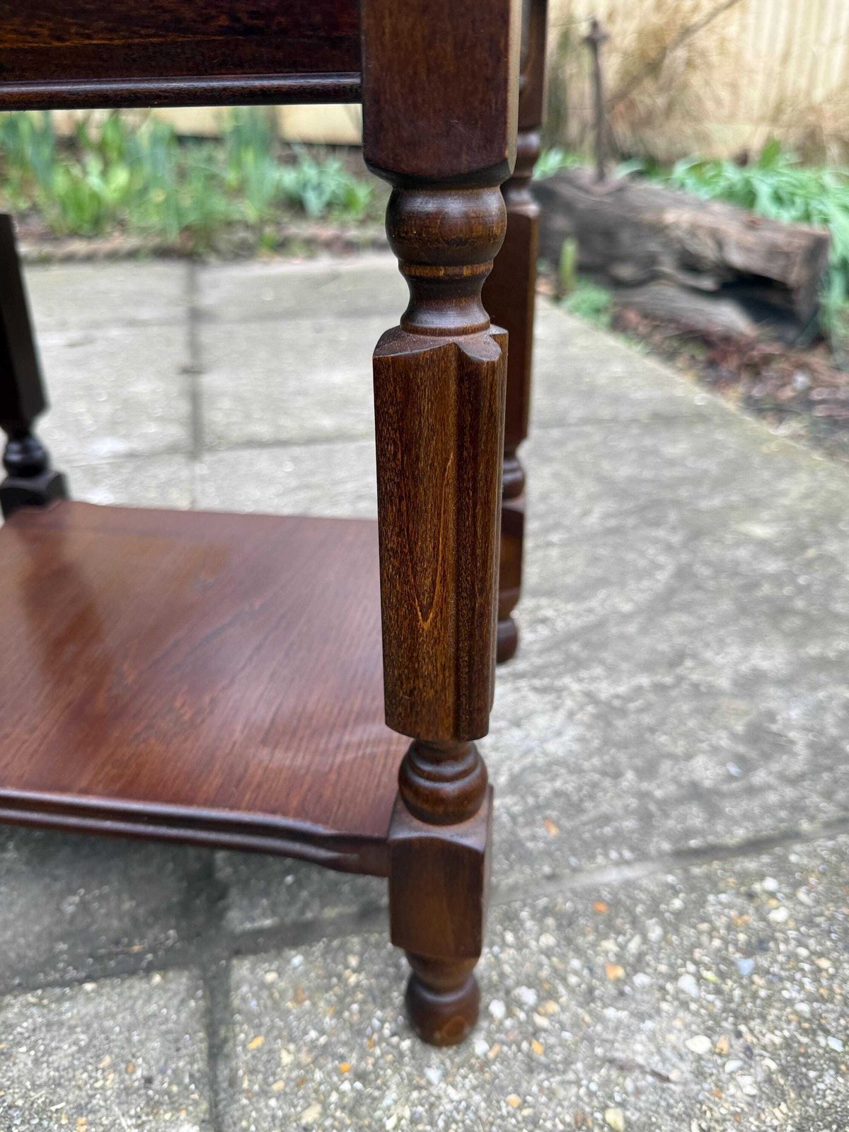 1980s Traditional Revival Wooden Side Table With Attractive Detailed Top And Turned Legs, Neo Traditional Occasional Table photo vinterior