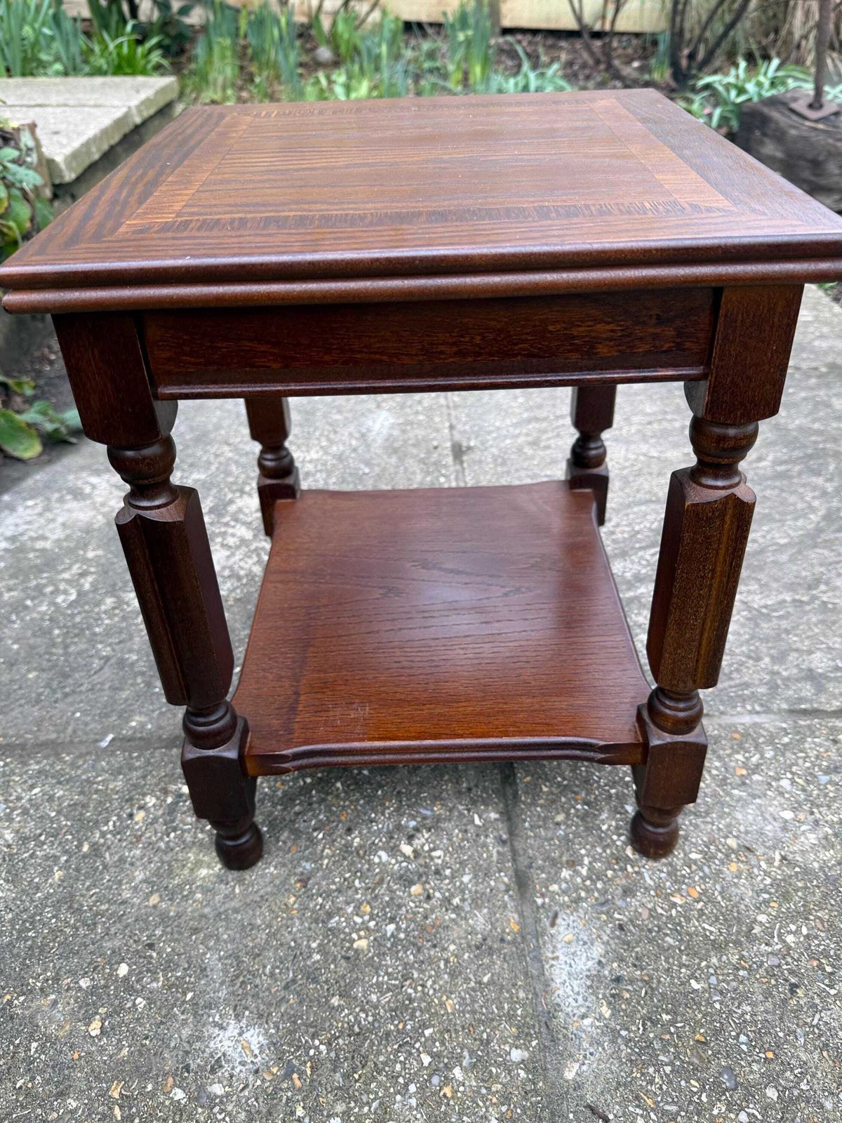 1980s Traditional Revival Wooden Side Table With Attractive Detailed Top And Turned Legs, Neo Traditional Occasional Table photo vintage