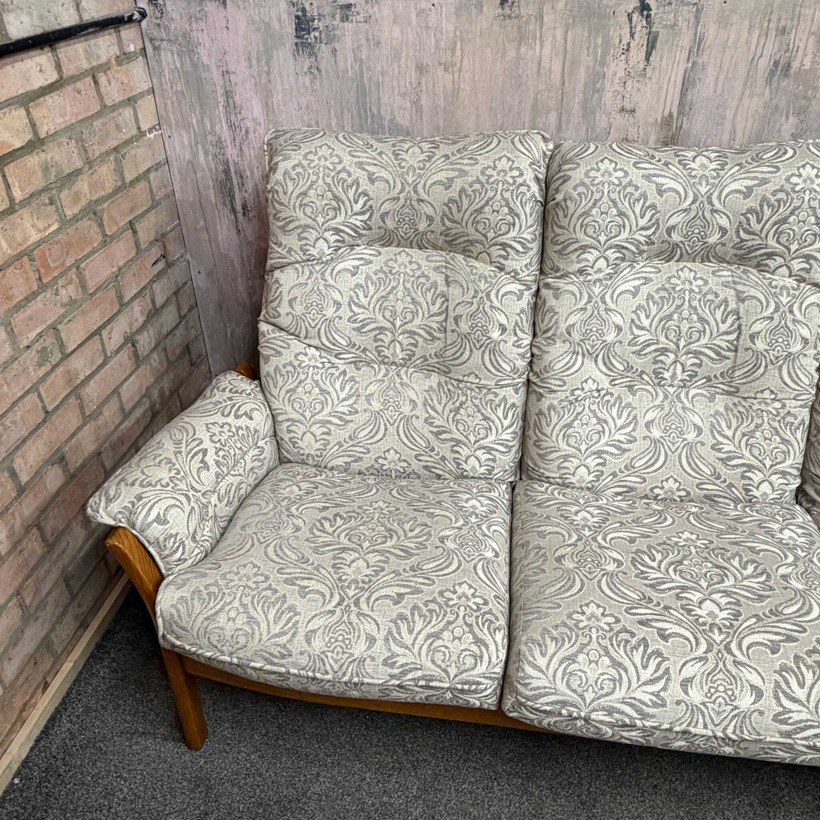 Ercol Saville 3 Seater Sofa Solid Wood Frame Upholstered Recovered Cushions photo vinterior