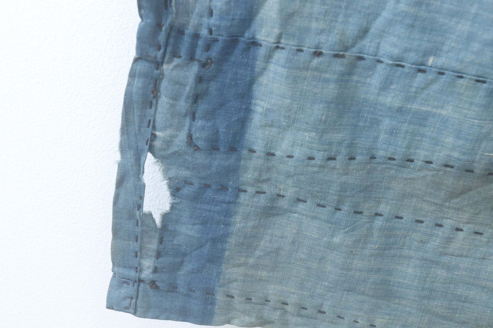 photo vintage Early 20th Century Japanese Indigo Dyed Cotton Furoshiki Boro