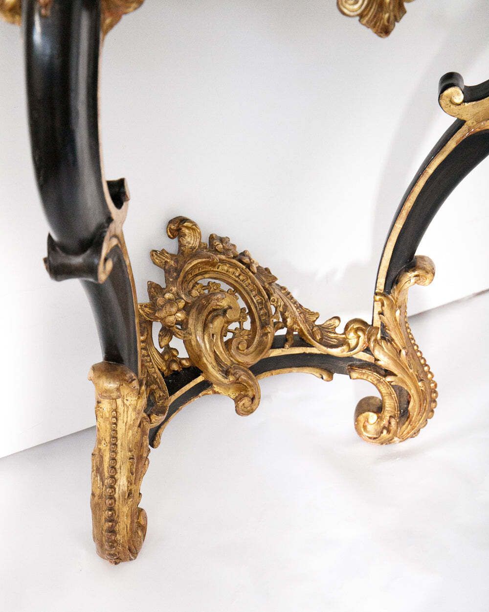 Indrukwekkende Napoleon III Console In Geëboniseerd Hout En Verguld Houtsnijwerk, 19e Eeuw photo Meubels